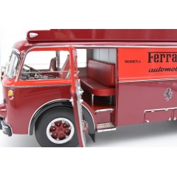 CMC 1/18  Ferrari Racing transporter, Typ Fiat 642 RN2 Bartoletti, 1957