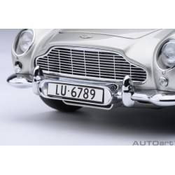 Autoart 1/18  Aston Martin DB5 James Bond Sean Connery Goldfinger 1964