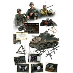 Forces of Valor 1/16 U.S. Sherman M4A3N D-Day Commemorative (with Crew and Accessories)