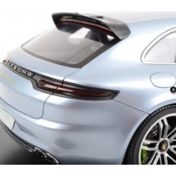 1:18 Porsche Panamera Sport Turismo e-hybrid with display showcase