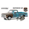 Greenlight Collectibles 1/18 Chevrolet C10 1971 & Alien Figure from the Movie Independence Day (1996)