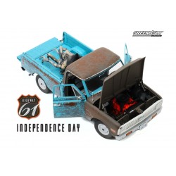 Greenlight Collectibles 1/18 Chevrolet C10 1971 & Alien Figure from the Movie Independence Day (1996)